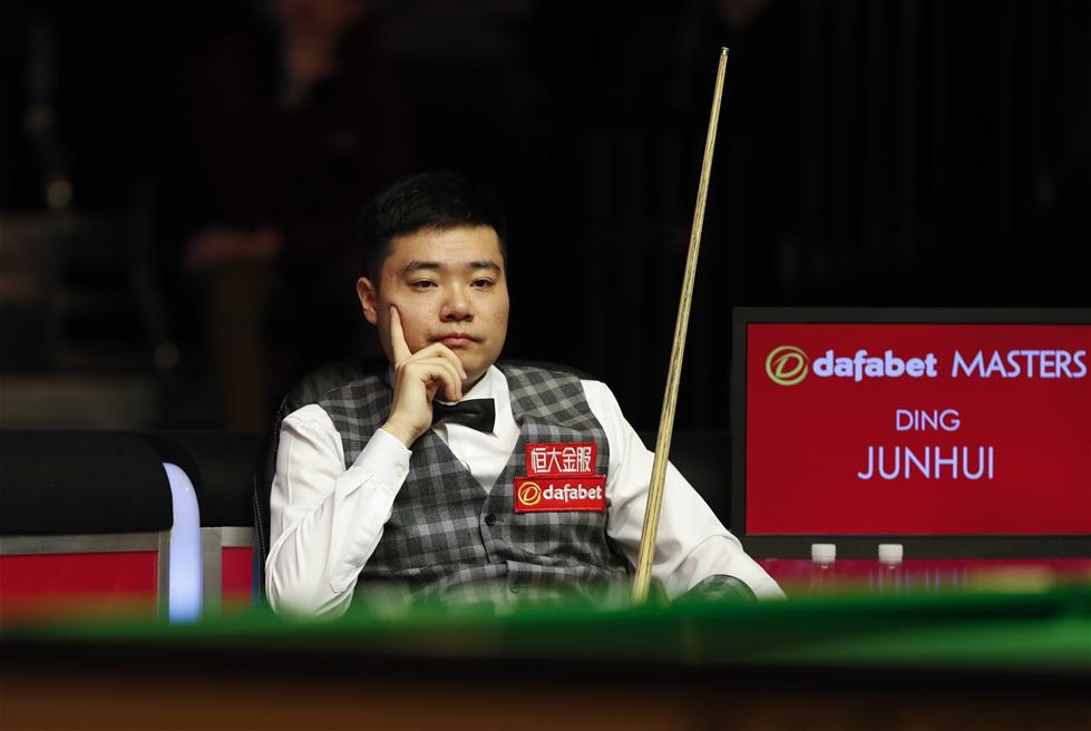 两人之间的 两人之间的